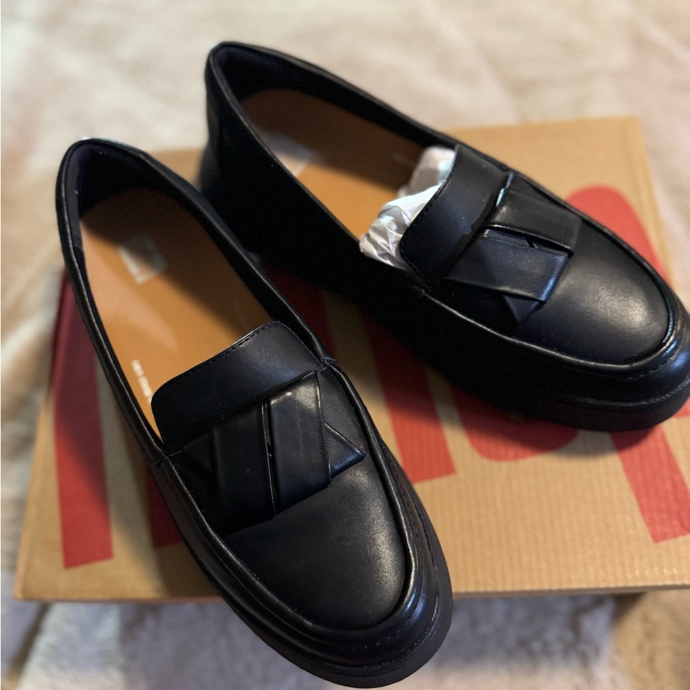 🐝🐝🐝NEW Fitflop🐝🐝🐝Size 7🐝🐝🐝Black Loafers for Women🐝🐝🐝